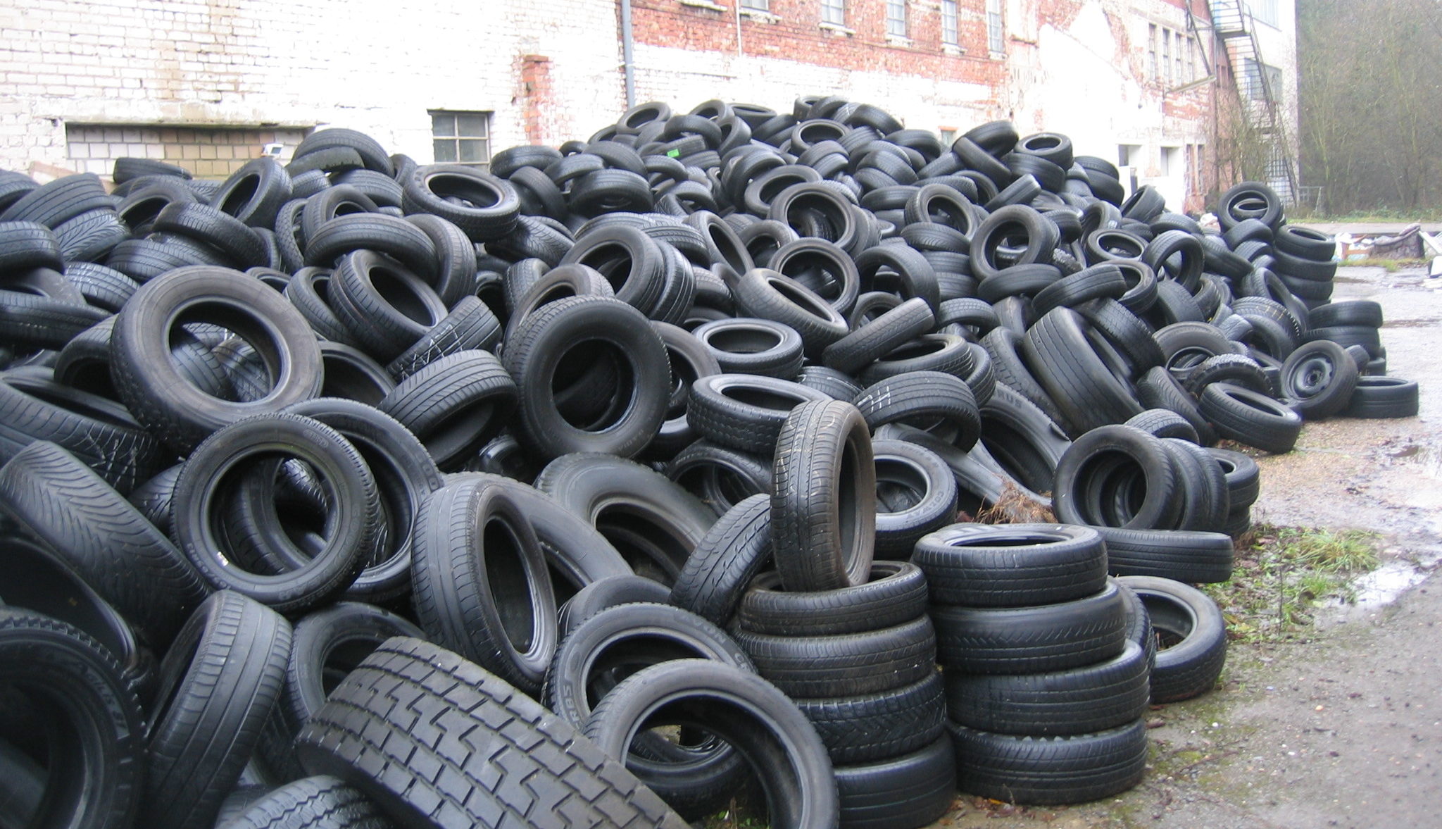 轮胎业是许多工业化国家推行生产者延伸责任制的重要实践领域。