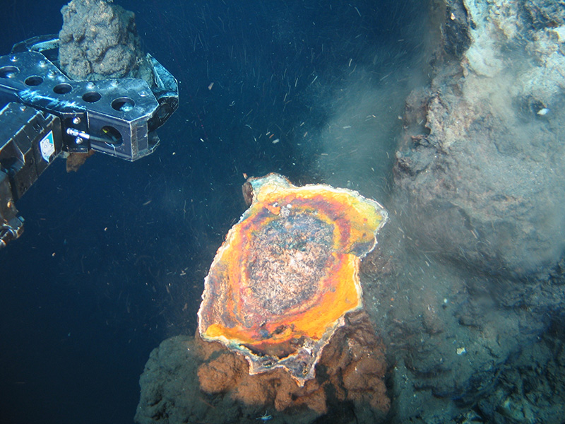 海底热液喷口硫化物取样。图片来源: Nautilus Minerals