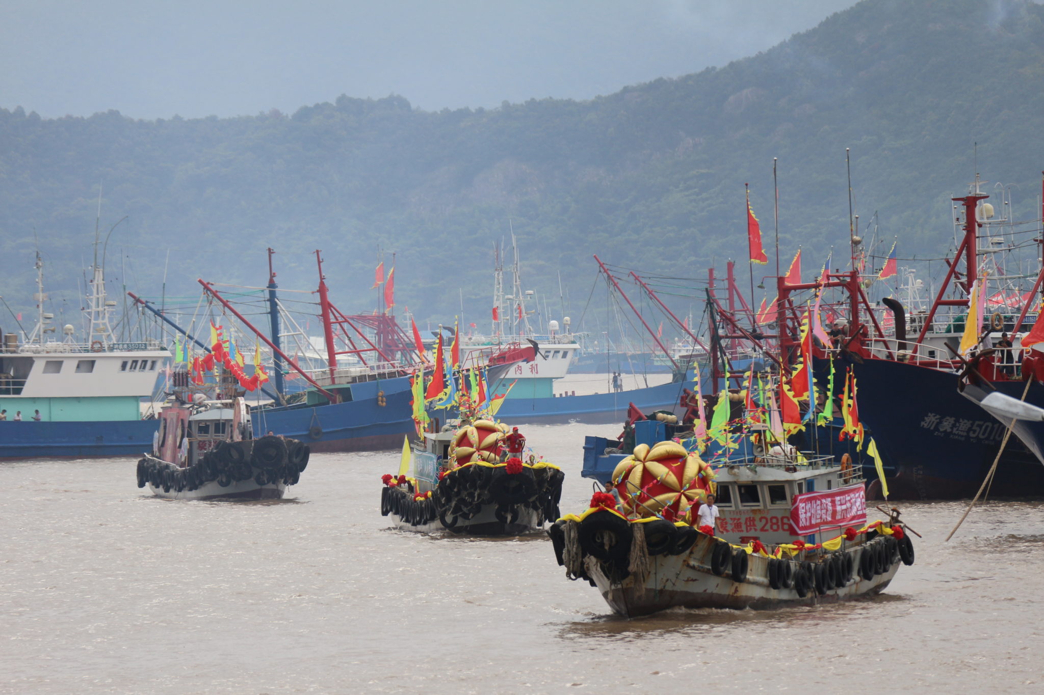 Fishing season in Xiangshan starts with a celebration. China overfishing, fisheries law