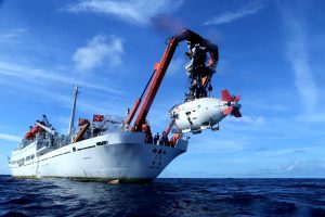 <p>China&#8217;s manned sea mining submersible Jiaolong is readied for a dive in the Yap Trench in the west Pacific. (Image: Xinhua/Liu Shiping)</p>