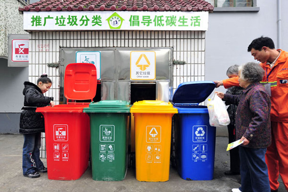 Coloured waste bins for different categories of waste (Image: weibo)