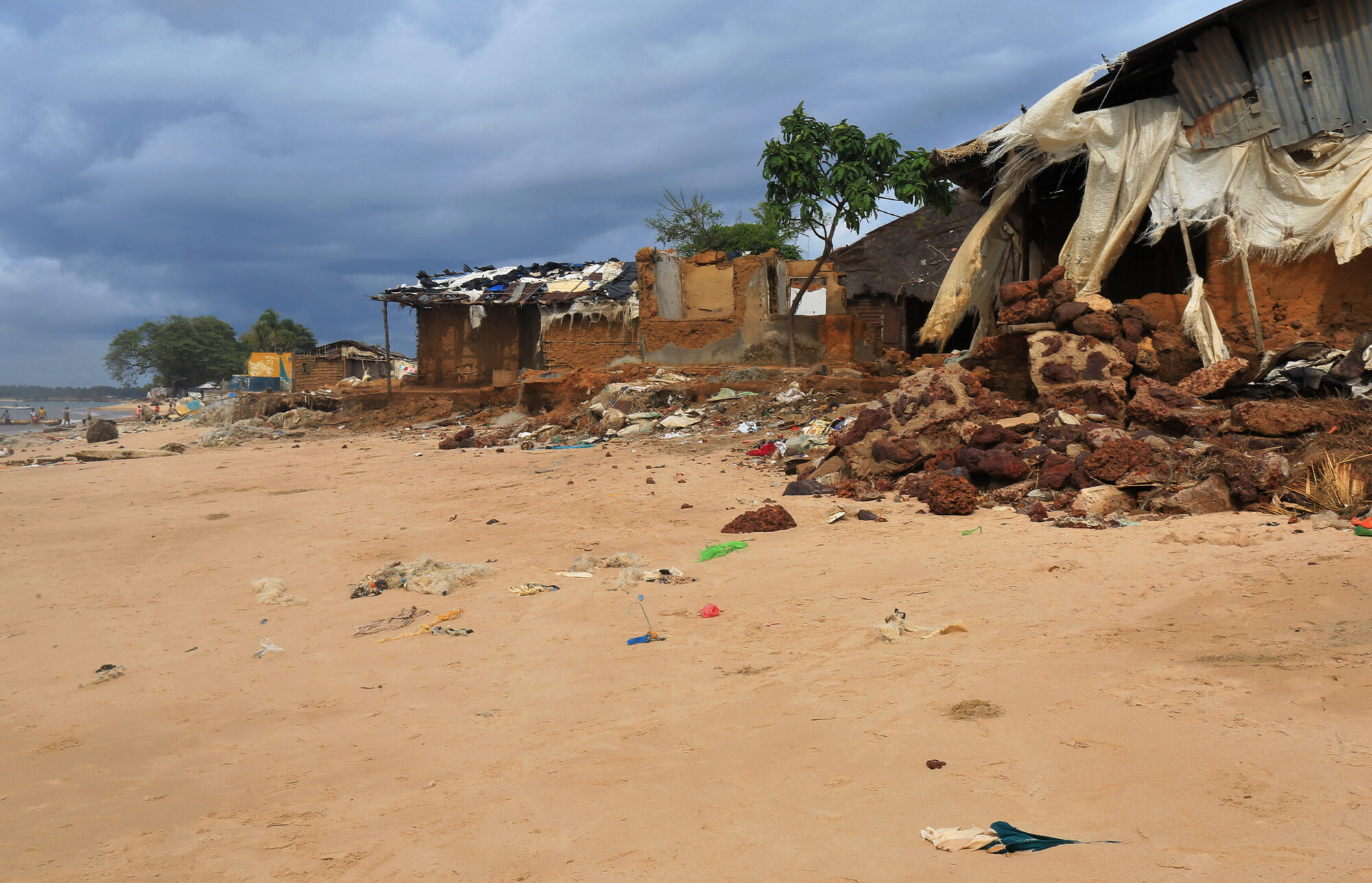 Sea level rise Sierra leone: Homes on Plantain Island lie in ruins after a storm